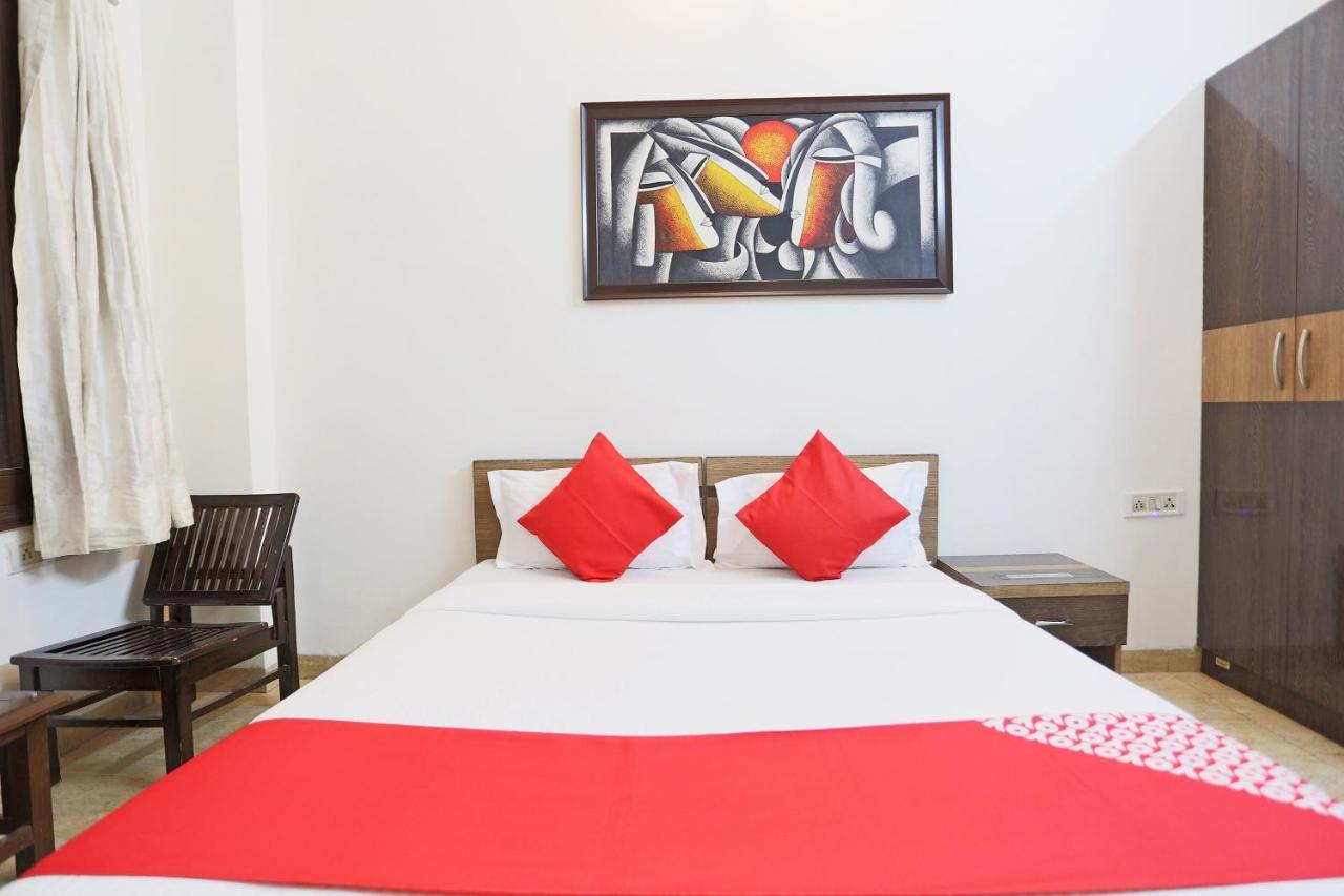 Oyo 72519 Meera Bhawan Hotel Vrindāvan Esterno foto