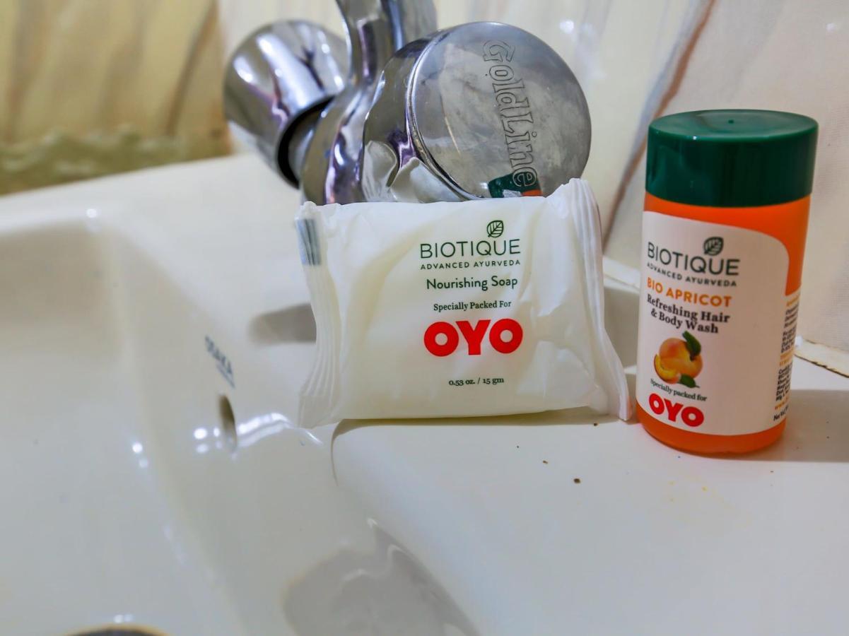 Oyo 72519 Meera Bhawan Hotel Vrindāvan Esterno foto
